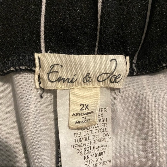 Emi & Joe Women’s Black & White Pinstriped Wide Leg Pants | Plus Size | Size 2X - Picture 6 of 8